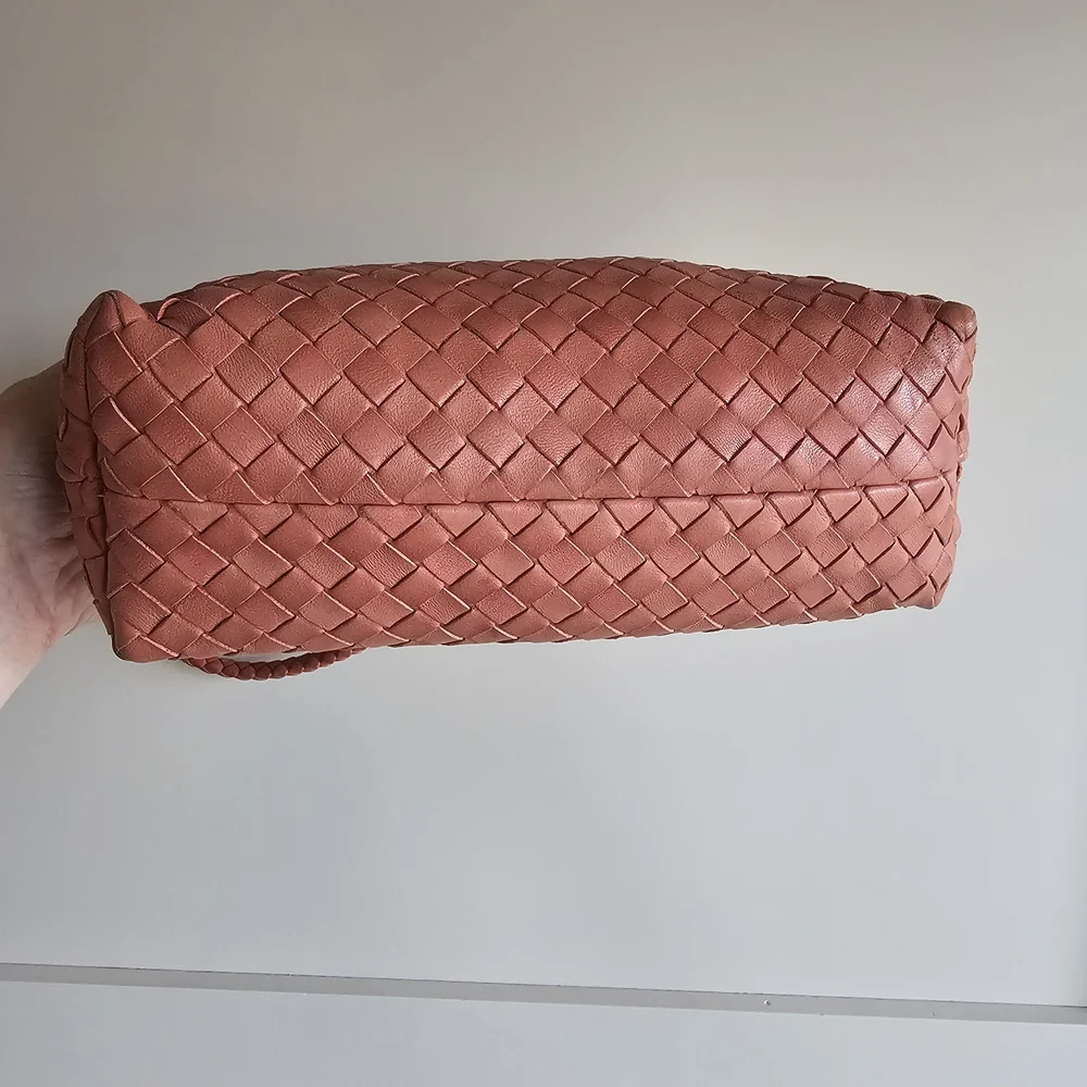 Bottega Veneta Intrecciato Leather Handbag Coral *FLAWS* - Picture 5 of 16